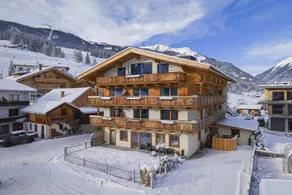 Apartment with sauna & hot tub - Image 5