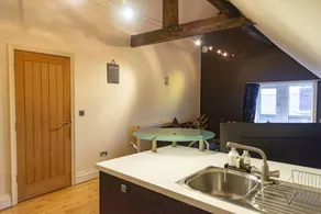 Luxury Apt No. 2 - One Bed Apartment (Sleeps 4) - Image 5