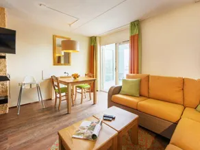 Family-oriented charming flat with terrace & heated pool - Image 4