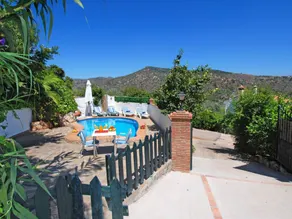 Holiday home with terrace, barbecue & garden - Image 2