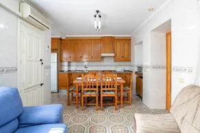 Voll ausgestattetes Ferienhaus mit Terrasse und Grill - Image 4