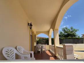 Holiday home with private pool & garden - Image 3