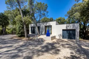 Holiday Home “Nestled Among the Pines” with Wi-Fi and Air Conditioning - Image 2
