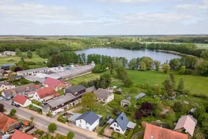 Holiday home with barbecue & garden - Image 3