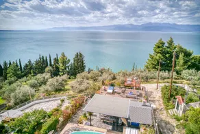 Family-friendly villa with garden, barbecue & private pool | Lake view | Close to the beach | Suitable for remote work - Image 3
