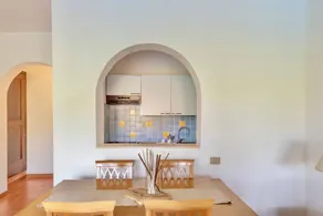 Maison avec piscine, jardin et terrasse - Image 5