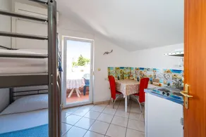 Child-friendly flat with garden | Garden view - Image 5