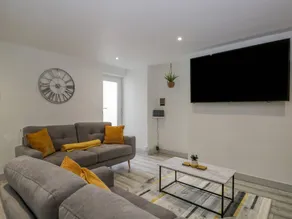 Cottage with garden & barbecue | Beach view - Image 3