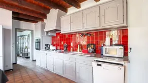 Holiday home with pool & garden - Image 4