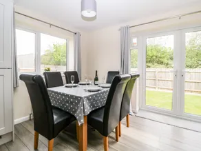 Cottage with garden - Image 4