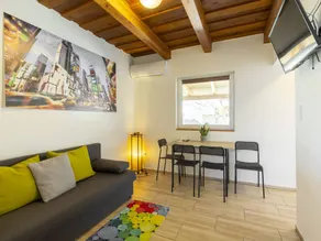 Apartment with terrace & garden - Image 4