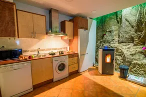 Flat with garden, barbeque & hot tub | Mountain view | Perfect for remote work - Image 2