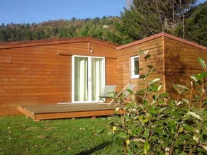 Family-oriented chalet with terrace & heated pool - Image 4