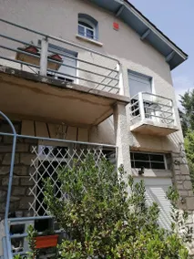 Holiday home with terrace & garden - Image 3