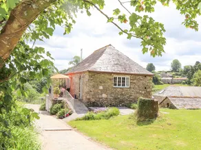 Cottage with pool, garden & barbeque - Image 3