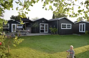 Family-friendly ample holiday home with BBQ, terrace & garden | Close to the beach | Suitable for remote work - Image 2