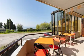 Appartement de vacances convivial et familial avec terrasse et piscine | Vue lac | Idéal pour le télétravail - Image 2