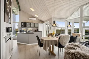 Children-friendly holiday home with hot tub, terrace & garden | Pets are welcome - Image 4