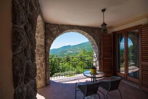Casa con barbecue, piscina privata e giardino - Image 5
