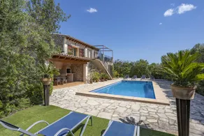 Fully equipped villa with barbecue, jacuzzi & terrace - Image 4