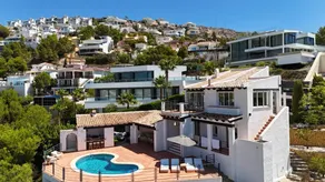 Children-friendly lovely villa with private pool, barbecue & terrace | Beach view - Image 2