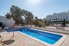 Appartement de vacances avec terrasse, piscine et jardin | Vue mer - Image 2