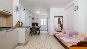 Pleasant apartment with terrace & barbecue - Image 2