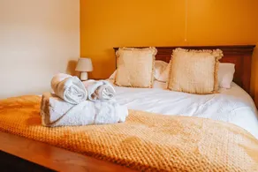 Luxury Farmhouse Sleeps 8 Hottub Brecon Beacons - Image 2