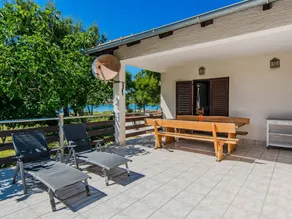 Casa vacacional con barbacoa, jardín y terraza - Image 2