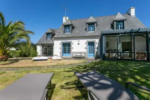 Charming Villa 'L'hermine' with Sea View, Private Terrace & Wi-Fi - Image 3