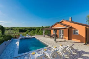 Family-friendly villa with pool & BBQ - Image 3