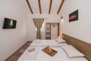 Private room with pool & terrace | Dogs allowed - Image 4