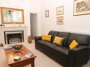 Cottage with garden - Image 5