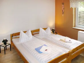 Holiday apartment with BBQ & garden - Image 4