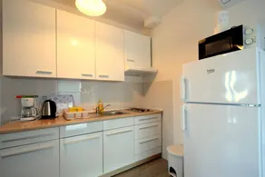 Charming apartment with barbeque & garden - Image 5