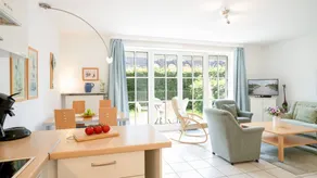 Flat with garden & terrace - Image 3