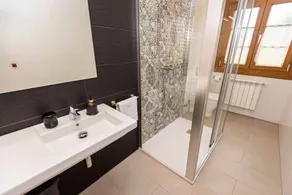Fully equipped beautiful holiday apartment with garden & private pool | Water view - Image 4
