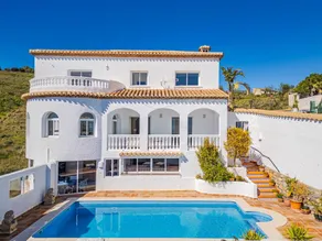 Villa mit Grill, Terrasse und beheiztem Pool | Strandblick - Image 2