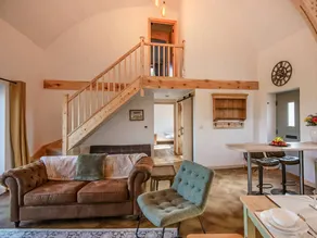 Child-friendly pleasant cottage with garden, barbecue & terrace - Image 2