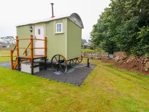 Cottage with garden - Image 2