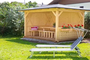 Holiday home with terrace & garden - Image 4
