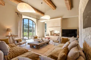 Villa near Saint-Rémy-de-Provence. - Image 4