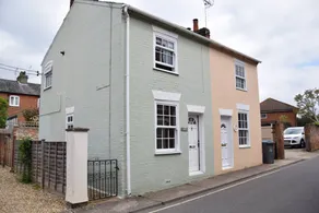 Cottage with garden - Image 2