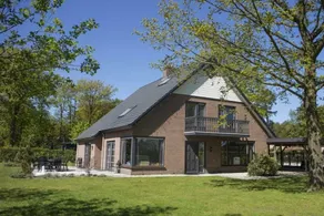 Villa avec jardin et terrasse - Image 2
