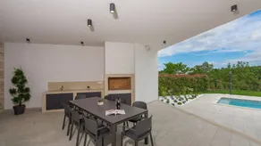 Wonderful holiday apartment with garden, BBQ & hot tub - Image 4