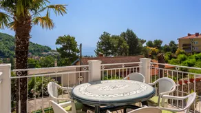 Flat with hot tub, barbeque & garden - Image 2