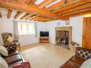 Child-friendly lovely cottage with hot tub & garden - Image 4