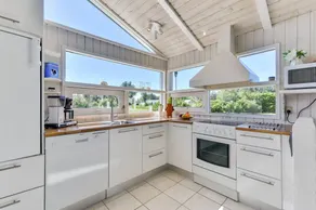 Fully equipped holiday home with barbeque & terrace | Pets allowed - Image 3