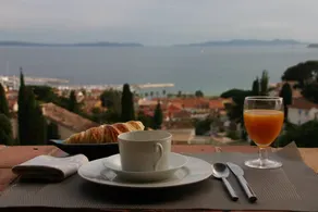Bed and breakfast avec terrasse, piscine et jardin | Vue montagne - Image 4