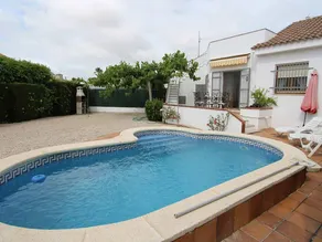 Villa avec jardin, barbecue et piscine privée - Image 3